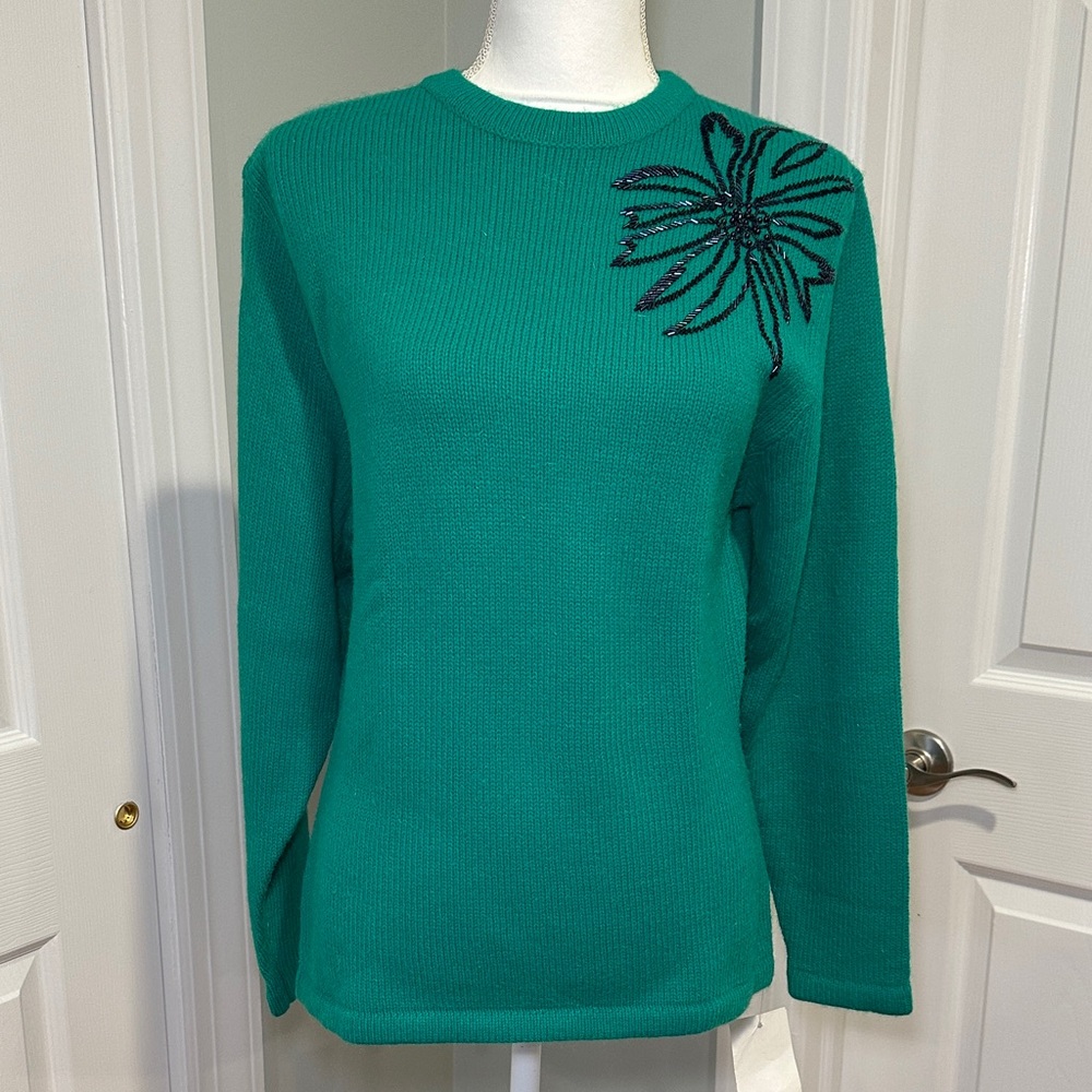 Green Embroidered Women's Sweater - size M